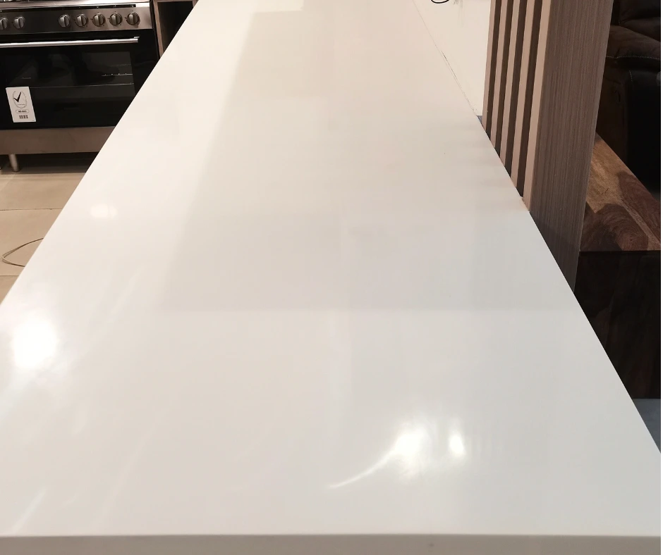 Hft dubai technician polishing corian vanity top in jumeirah dubai (3)